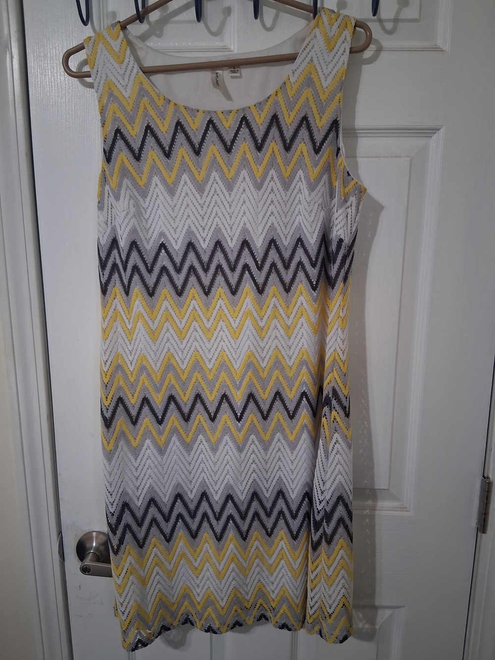 Tacera Zigzag Sleeveless Midi Dress in Yellow, Gray & White